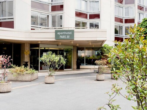 Paris XV arrondissement apartment 4 people with parking