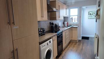 Cottage | Dapur pribadi | Lemari es, microwave, oven, dan kompor