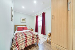 2 bedrooms, iron/ironing board, WiFi (free), bed sheets - Central Ripon - Sleeps 3 - Garden - Pet Friendly (Ripon)