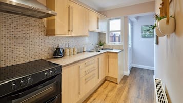 Ferienhaus | Eigene Küche | Kühlschrank, Mikrowelle, Ofen, Herdplatte