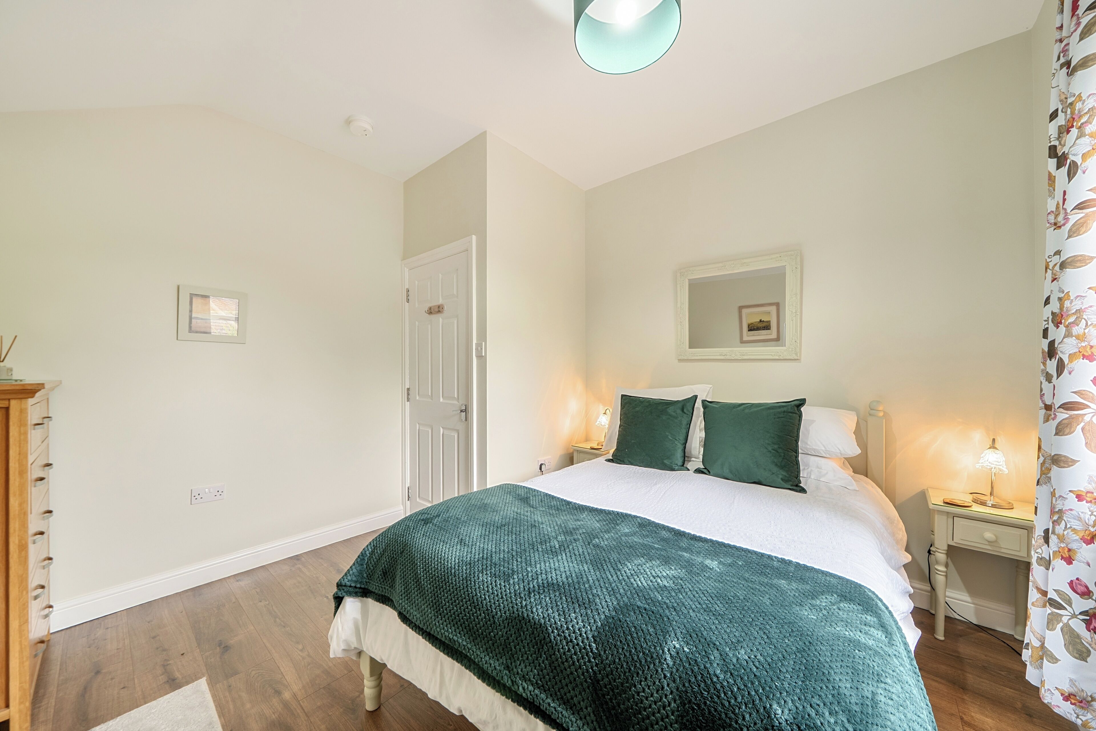 2 bedrooms, iron/ironing board, WiFi (free), bed sheets