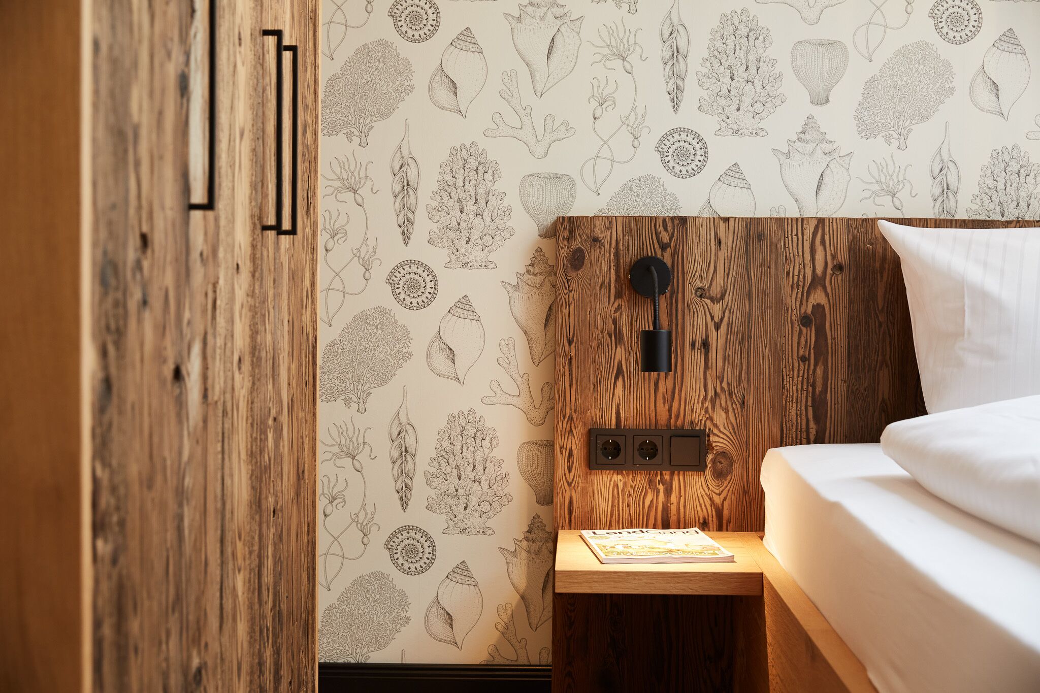 4 室のベッドルーム、WiFi (無料)、ベッドシーツ