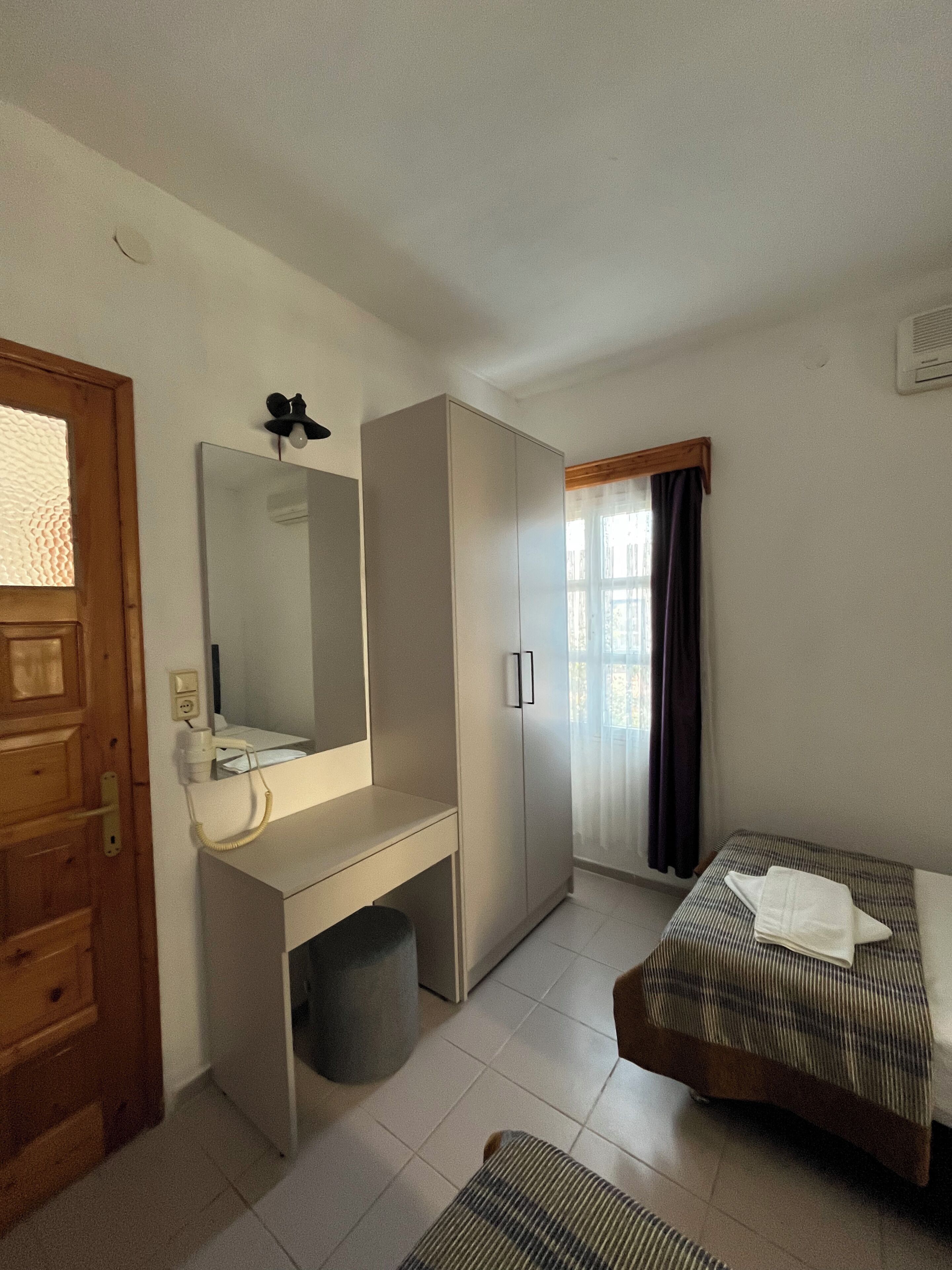 1 bedroom, desk, bed sheets