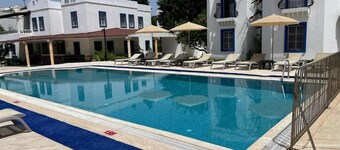 Ege Apartments