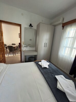 1 bedroom, desk, bed sheets - Ege Apartments (Bodrum)