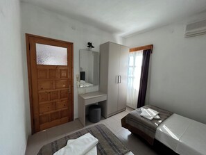 1 bedroom, desk, bed sheets - Ege Apartments (Bodrum)