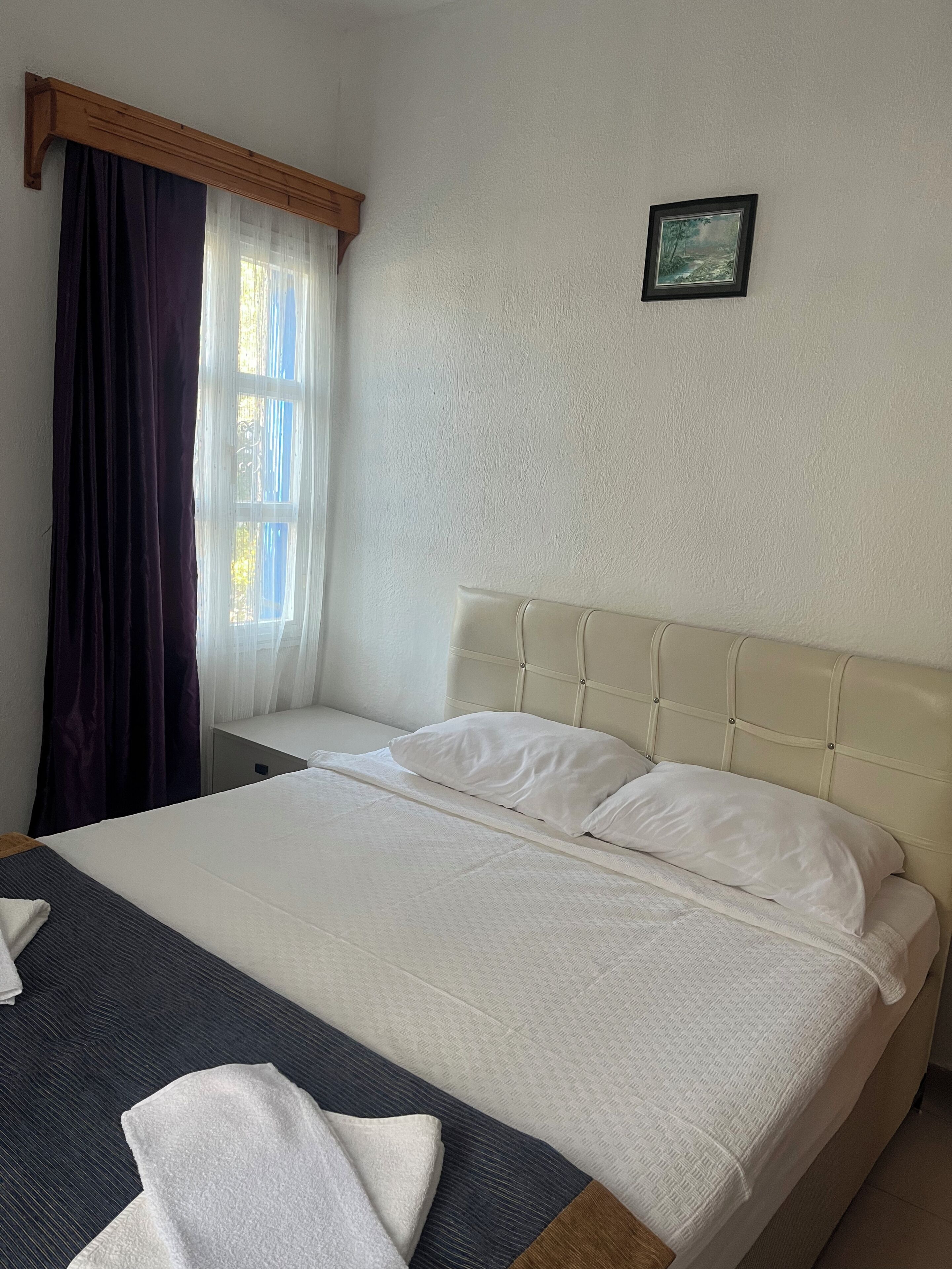 1 bedroom, desk, bed sheets