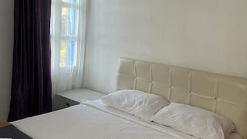 1 bedroom, desk, bed sheets