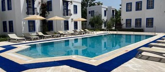 Ege Apartments
