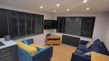 Apartment | Living area | TV