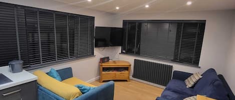 Apartment | Living area | TV