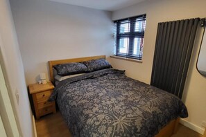 Departamento | 1 habitación, tabla de planchar con plancha, wifi gratis y ropa de cama 