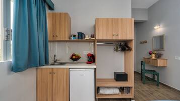 Executive Studio, Sea View | Private kitchenette