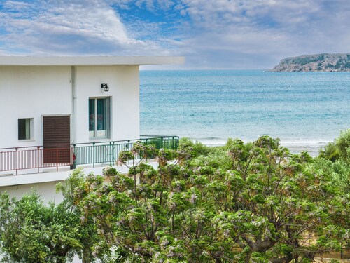 Laconia Domus - Plytra