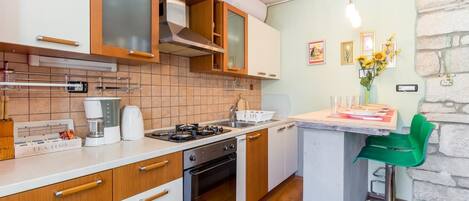 Basic Apartment | Private kitchen