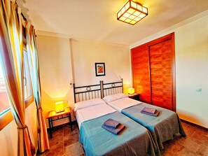2 chambres, fer et planche Ă repasser, Wi-Fi gratuit, draps fournis
