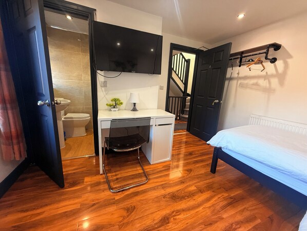 Decoración personalizada, muebles diferentes y escritorio 