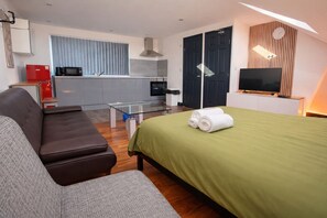 Decoración personalizada, muebles diferentes y escritorio 