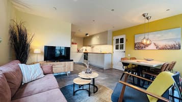 Smart-TV, Bücher, Stereoanlage, Drucker