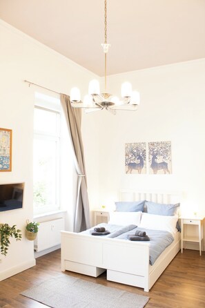 1 slaapkamer, een strijkplank/strijkijzer, reisbedje, gratis wifi