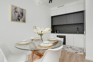 Appartement, 1 chambre, balcon | Salle Ă manger