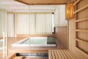 Sauna seca, banheira de hidromassagem, massagens