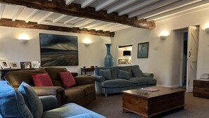 Unclassified image, 2 of 10, button - 17th Century Four Bedroom Farmhouse (Cowbridge)