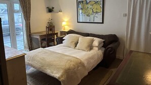 Unclassified image, 5 of 10, button - 17th Century Four Bedroom Farmhouse (Cowbridge)