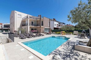 Pool - Holiday apartment with air conditioning and outdoor pool (Fažana)