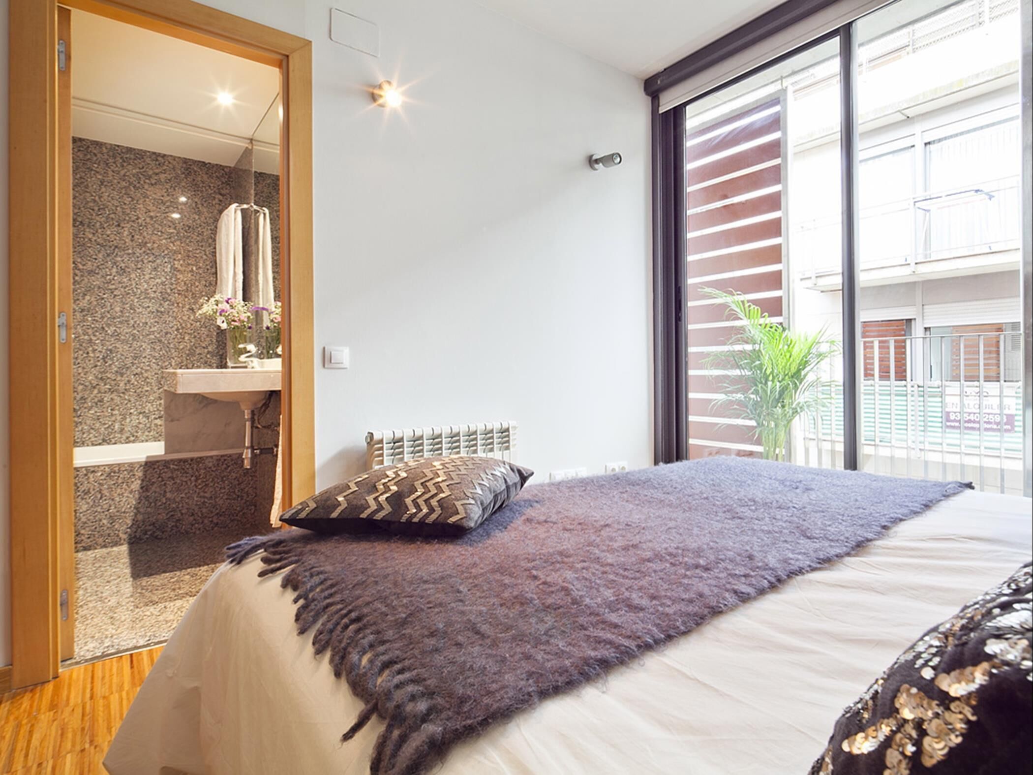 3 bedrooms, iron/ironing board, internet, bed sheets