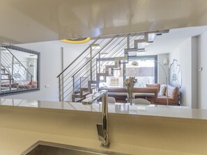 Interior - Apartment with terrace and pool near Park Güell (Barcelona)