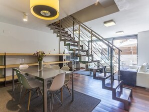 Dining - 3BR with Terrace and pool available for 8 guests (Barcelona)