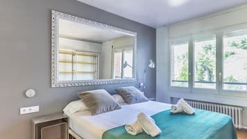 4 habitaciones, tabla de planchar con plancha, wifi y ropa de cama