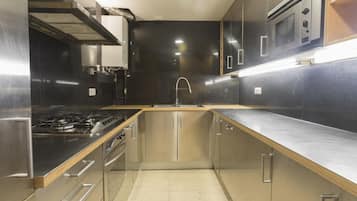 Refrigerador, microondas, horno, lavavajillas