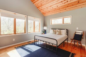 5 bedrooms, iron/ironing board, free WiFi, bed sheets