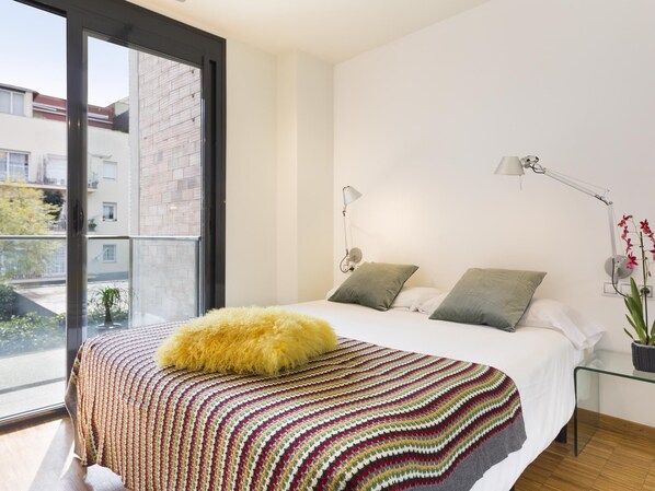 3 bedrooms, iron/ironing board, Internet, bed sheets - Apartment in Sant Gervasi with Balcony for 6 (barcelona)