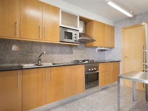 Refrigerador, microondas, horno y lavavajillas