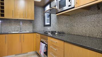 Fridge, microwave, oven, dishwasher