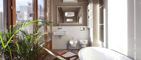 Een douche, een haardroger, handdoeken