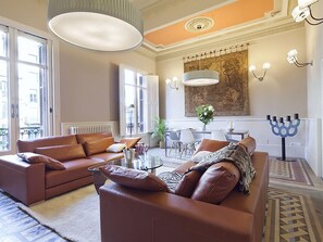 TV - Apartment in Rambla Catalunya, city center. (Barcelona)