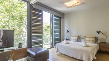 3 slaapkamers, een strijkplank/strijkijzer, reisbedje, internet