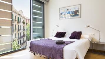 3 slaapkamers, een strijkplank/strijkijzer, internet, beddengoed