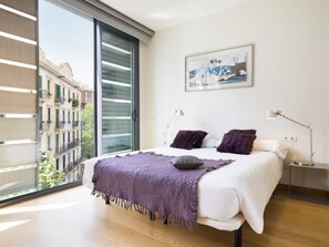 3 slaapkamers, een strijkplank/strijkijzer, internet, beddengoed