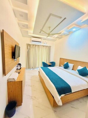 Deluxe Double Room - Hotel Shri Radha Orchid (Chhata)