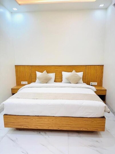 Hotel Shri Radha Orchid