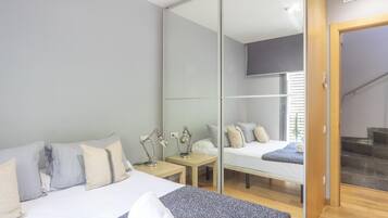 2 bedrooms, iron/ironing board, internet, bed sheets