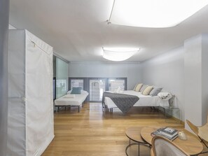 3 bedrooms, iron/ironing board, Internet, bed sheets