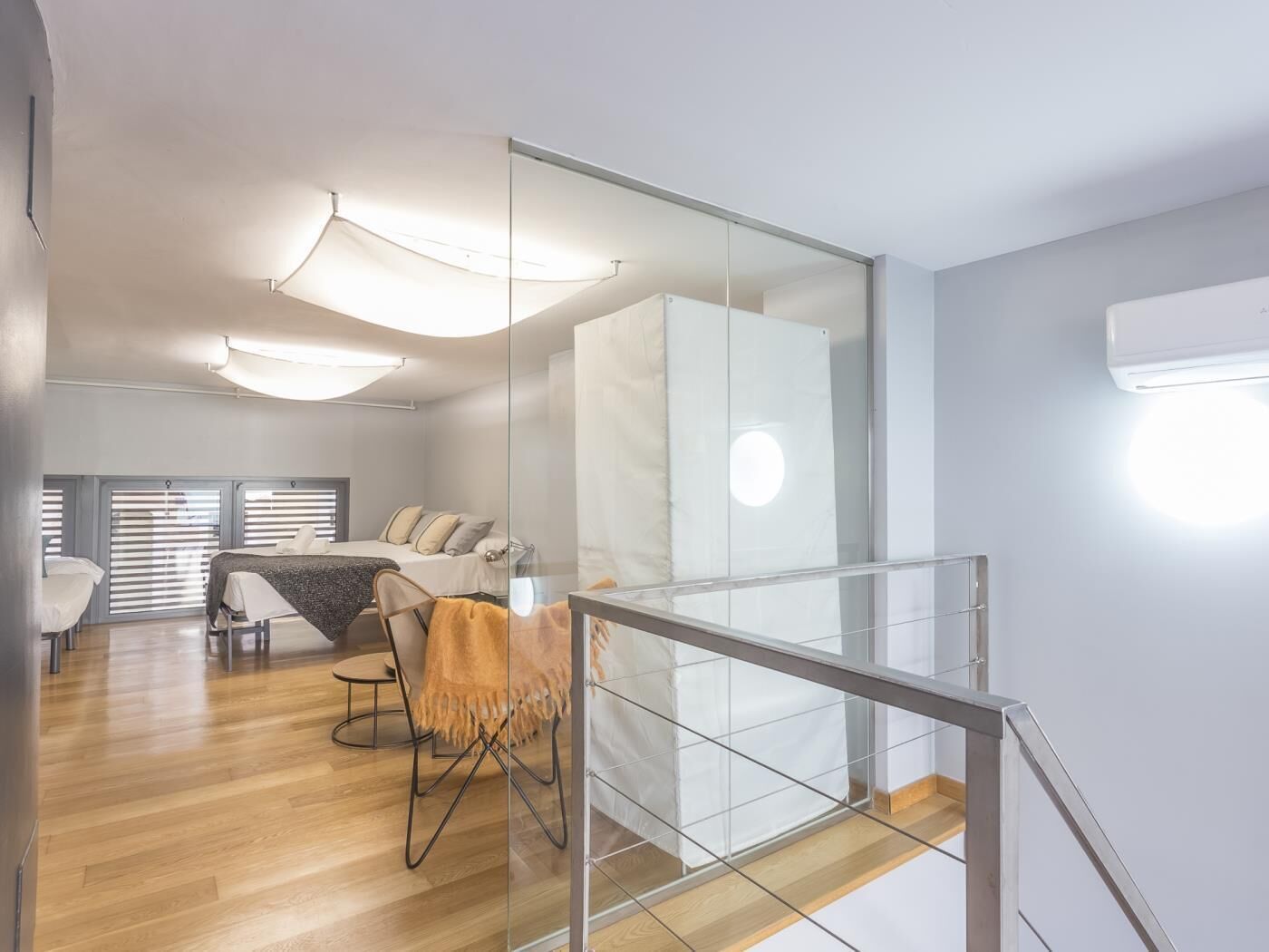 3 habitaciones, tabla de planchar con plancha, internet y ropa de cama 