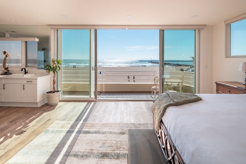 Time2Relax at this Beachfront House on Silverstrand!