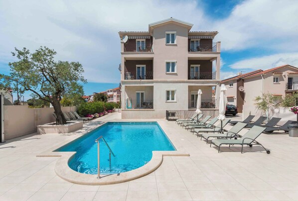 Pool - Holiday apartment with air conditioning and outdoor pool (Fažana)